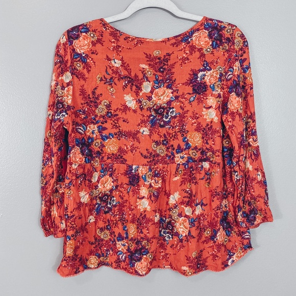 American Eagle- Red Floral Keyhole Top in Size Small - Picture 6 of 7